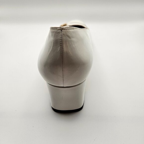 Salvatore Ferragamo “Decree” White Calf Leather Pumps | Gold Gancini | Size 9 AA - Picture 12 of 15